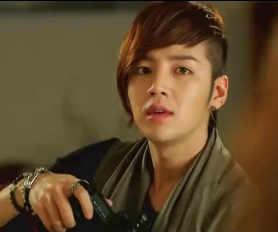 A moment captured by a fan of Jang Geunsuk