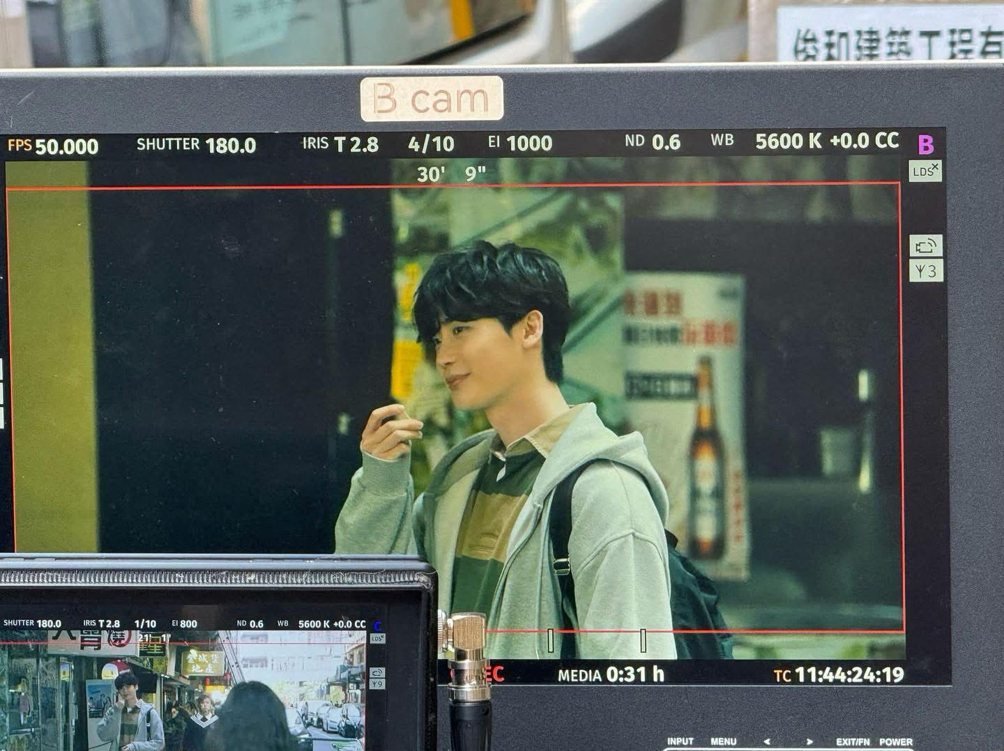 Emotional wallpaper shared by fans for Lee Jongsuk