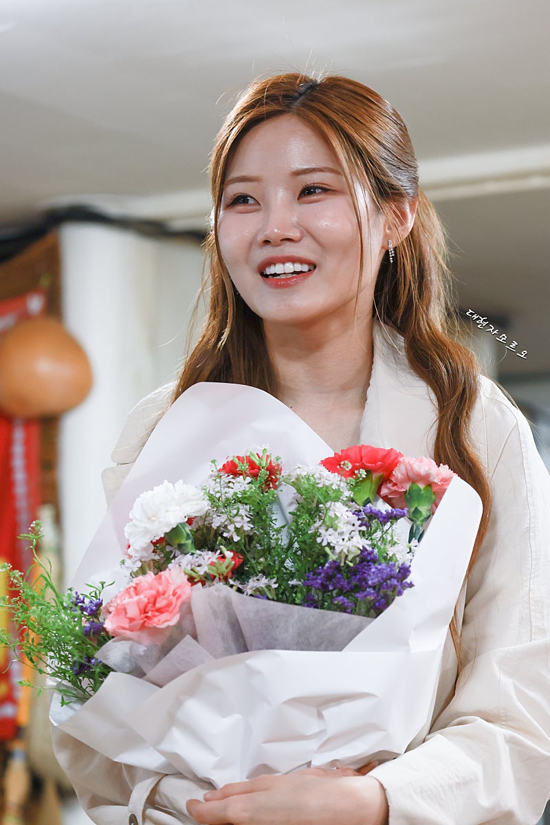 Behind-the-scenes cut of Bae Ahyeon