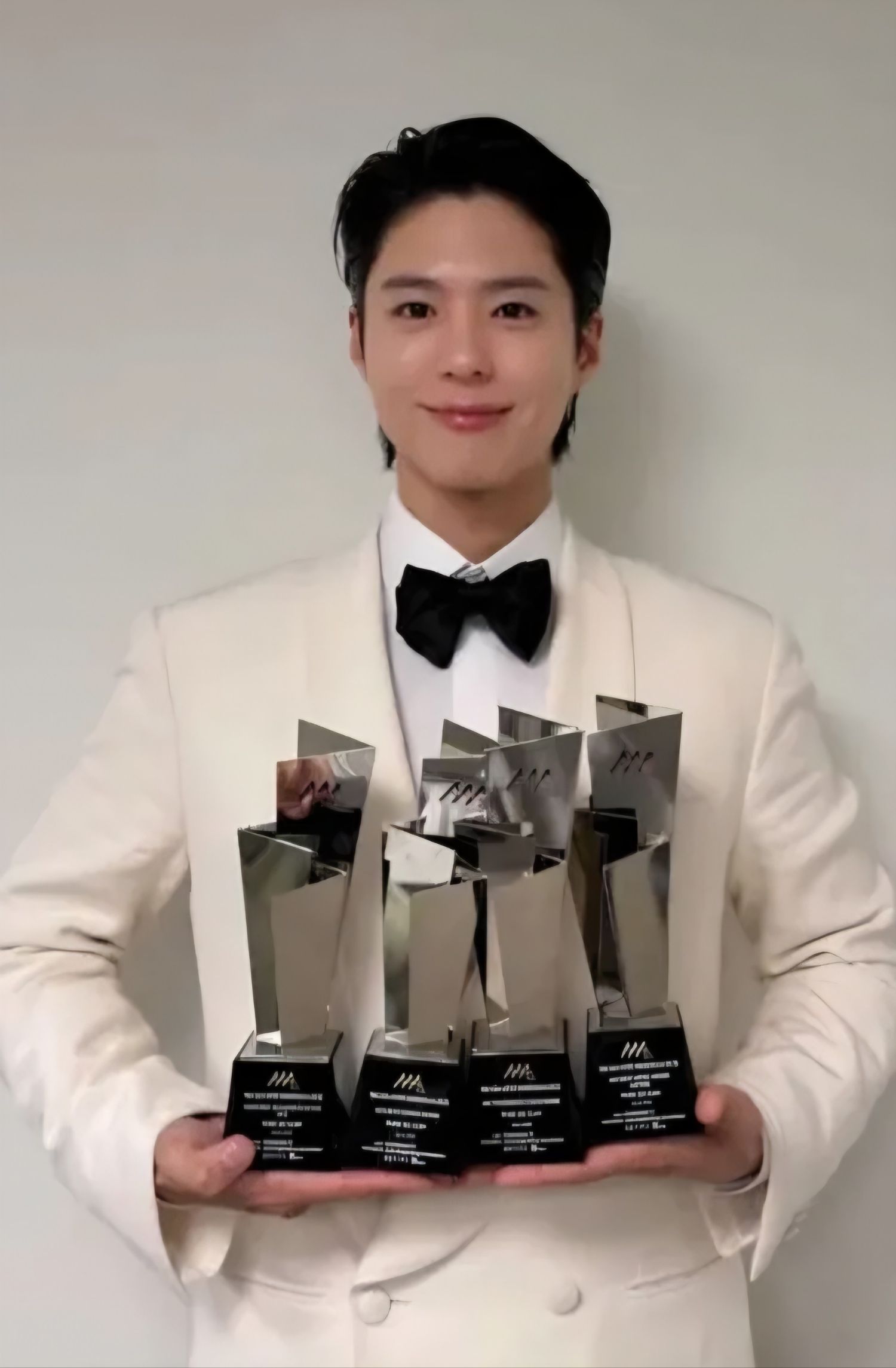 Behind-the-scenes cut of Park Bogum