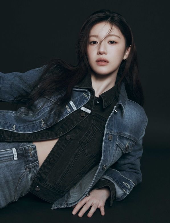 Recent activity shot of Go Younjung