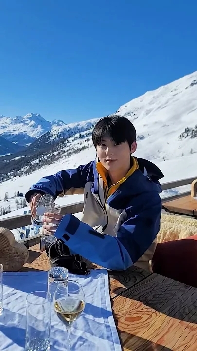 Behind-the-scenes cut of Hwang Minhyun