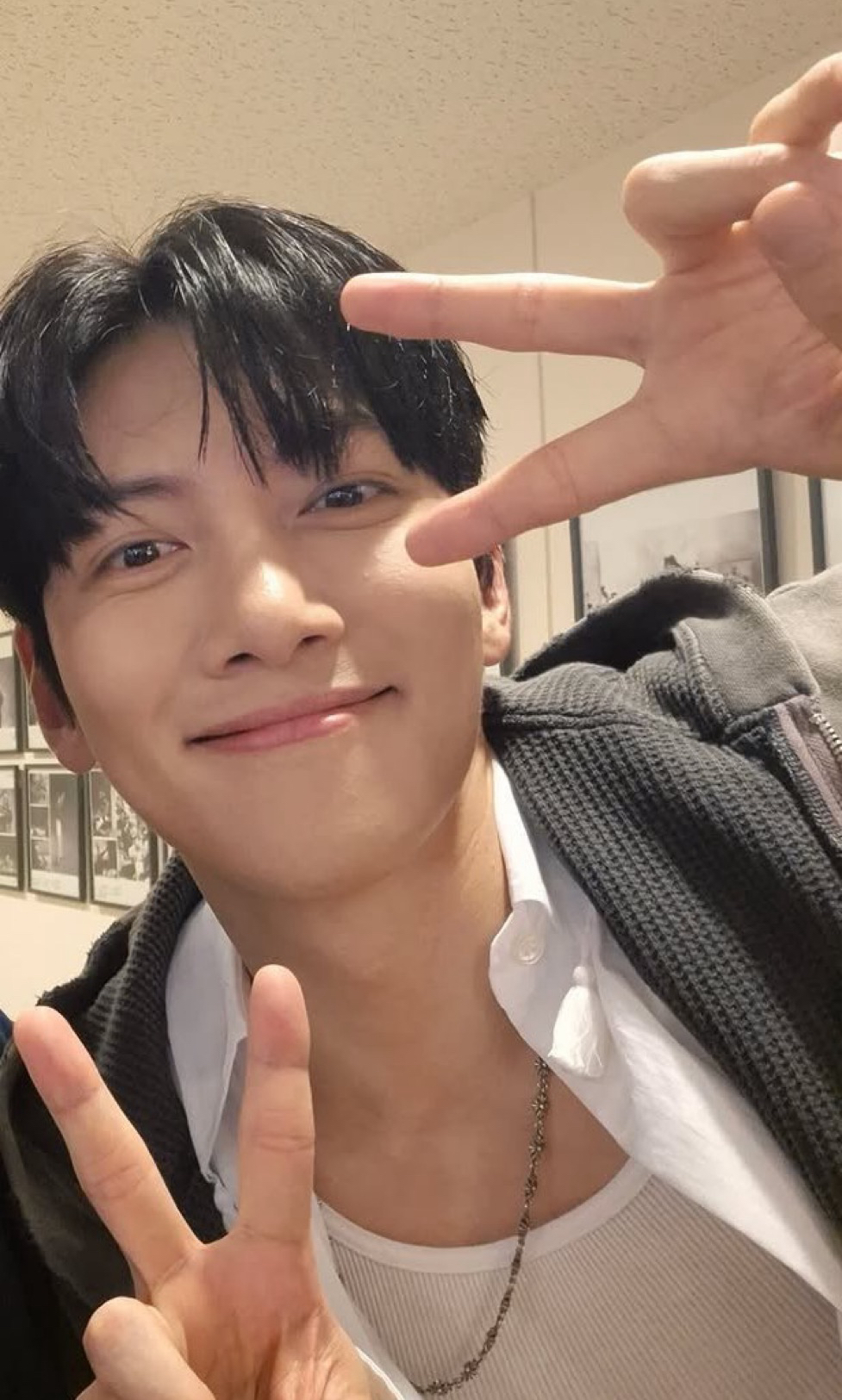 Behind-the-scenes cut of Ji Changwook