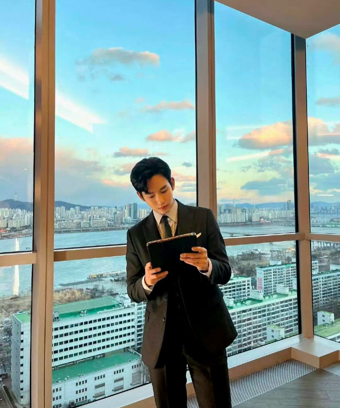 Recent activity shot of Kim Soohyun