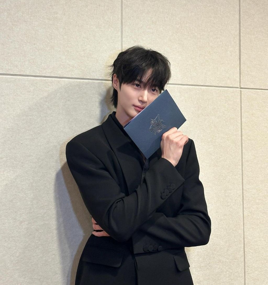 Latest photo of Byeon Wooseok