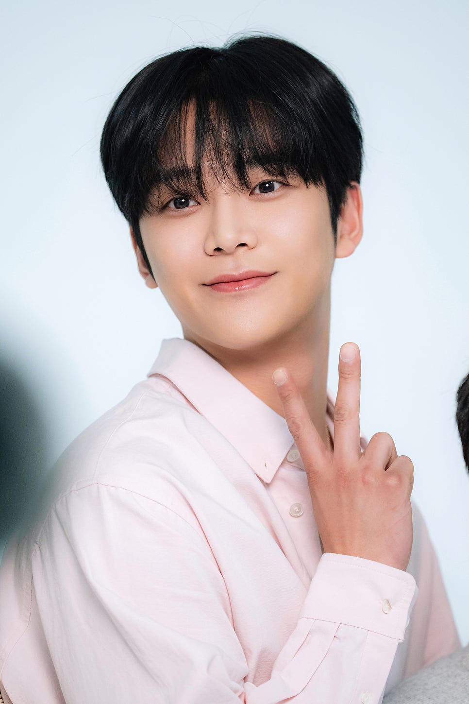 Behind-the-scenes cut of Rowoon