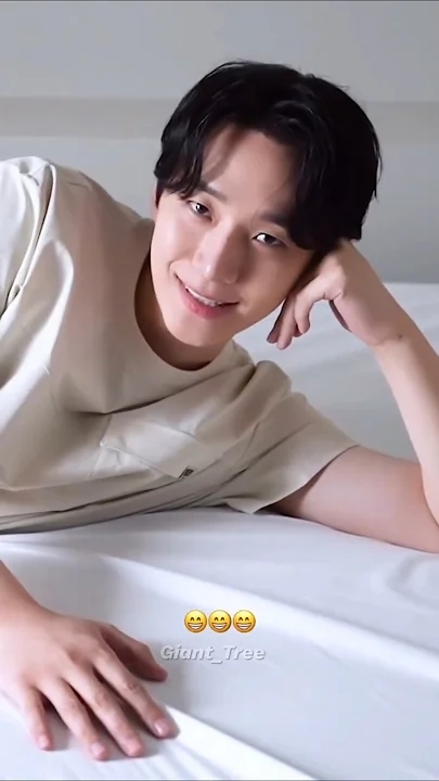Behind-the-scenes cut of Lee Junho