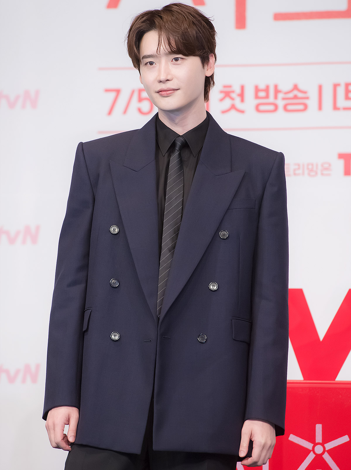 Recent activity shot of Lee Jongsuk
