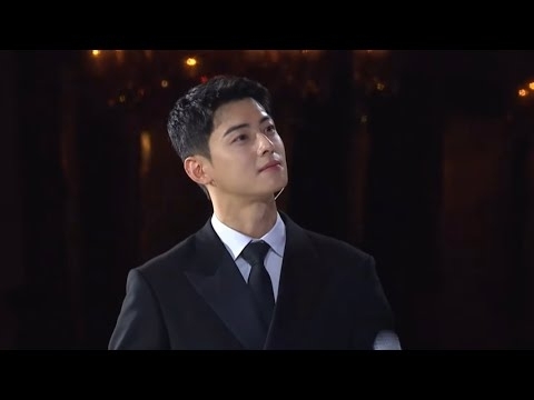 A moment captured by a fan of Cha Eunwoo