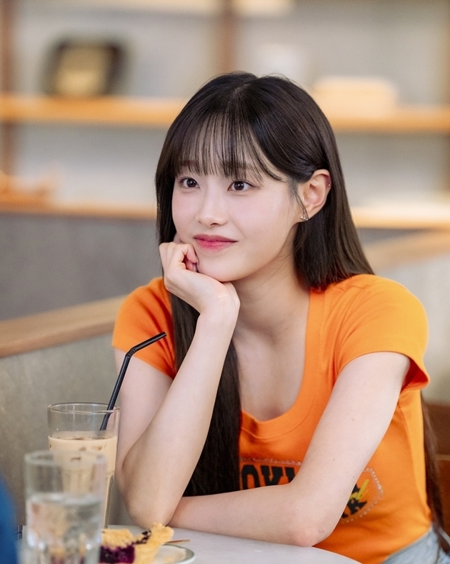 Recent activity shot of Chuu