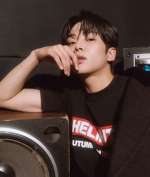 Foto kegiatan terbaru dari Rowoon