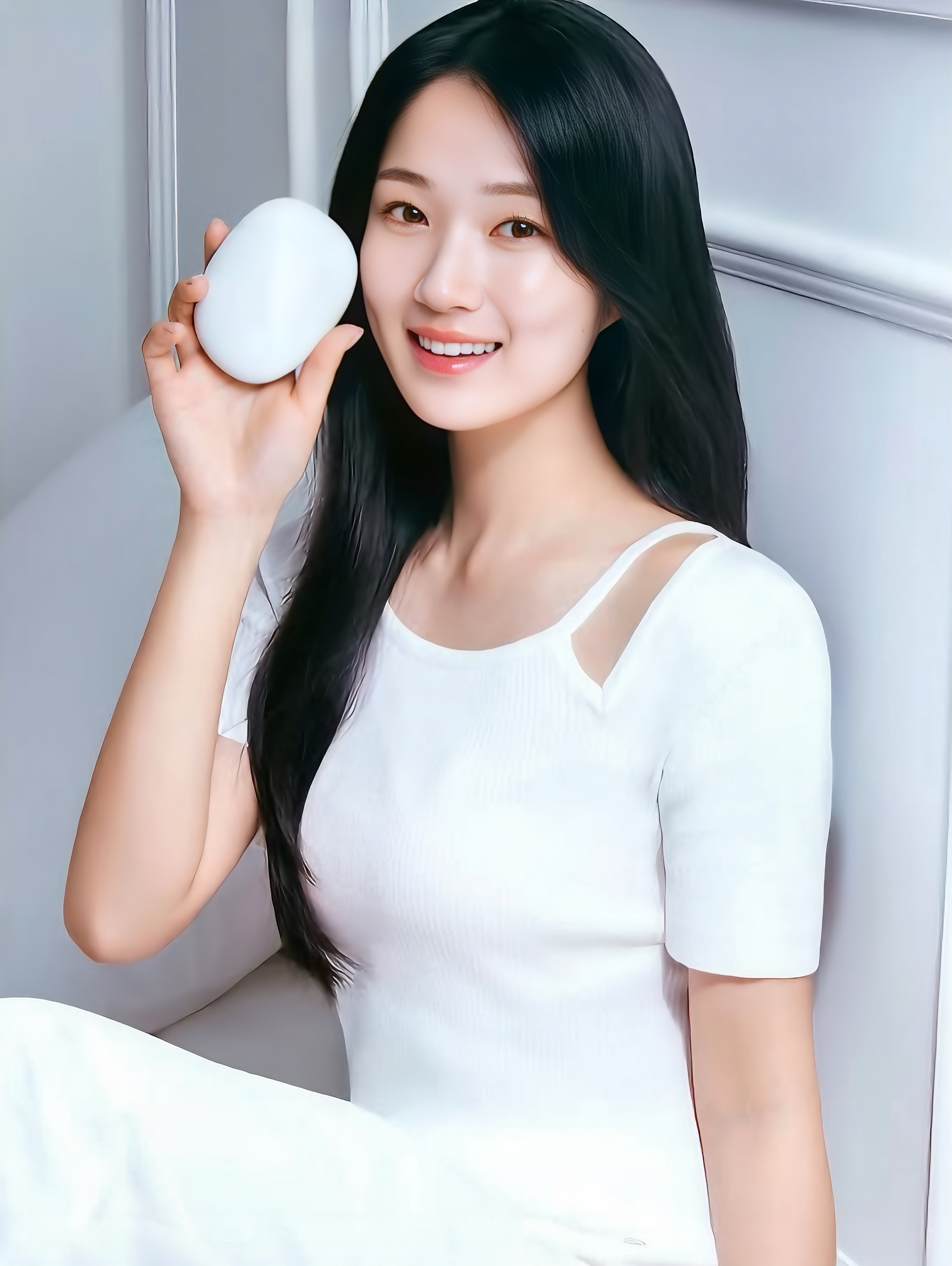 Recent activity shot of Kim Hyeyoon