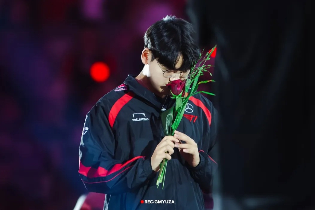 A moment captured by a fan of Gumayusi