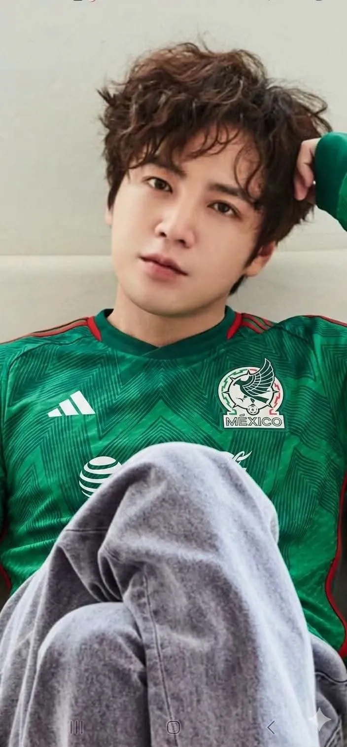 A moment captured by a fan of Jang Geunsuk