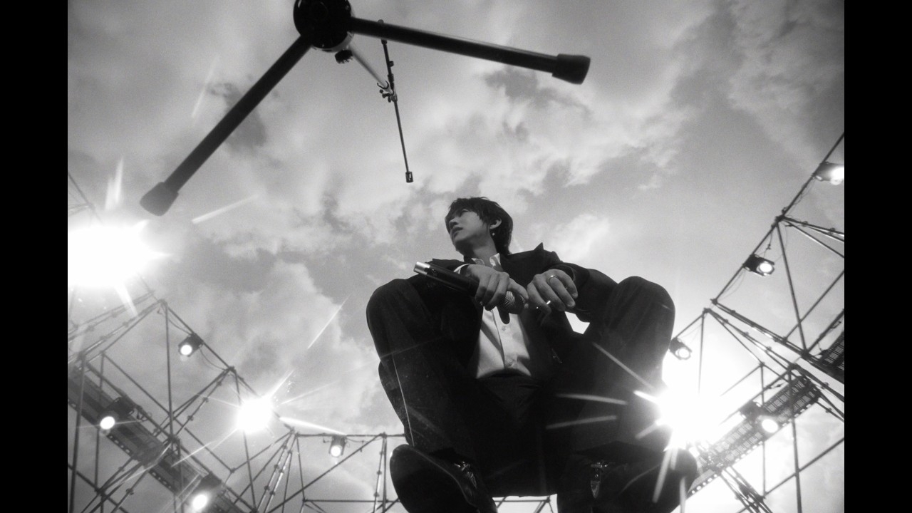 Behind-the-scenes cut of Lee Seungyoon