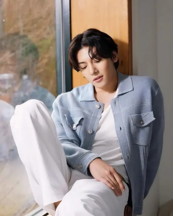 Behind-the-scenes cut of Ji Changwook