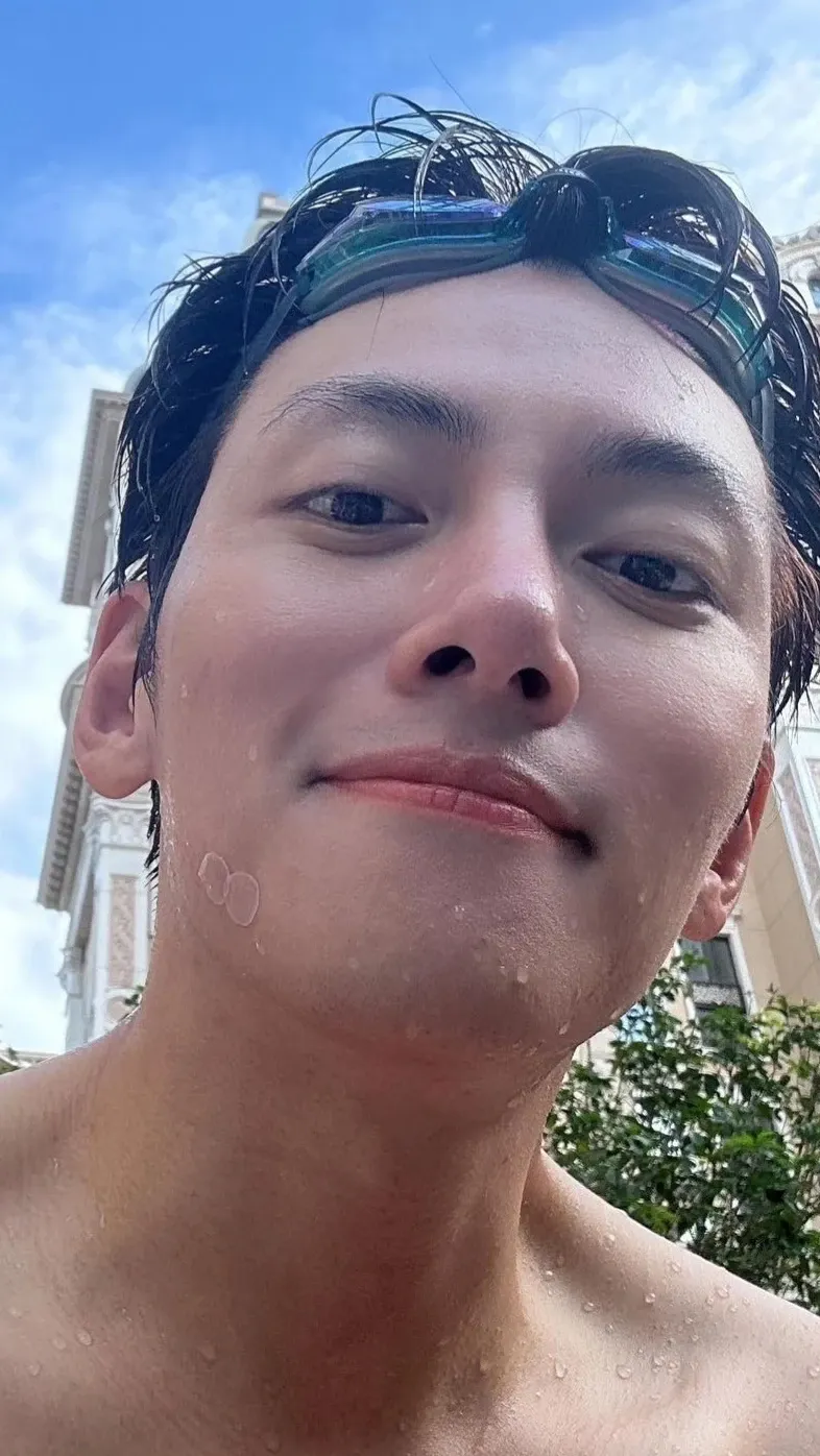 Behind-the-scenes cut of Ji Changwook