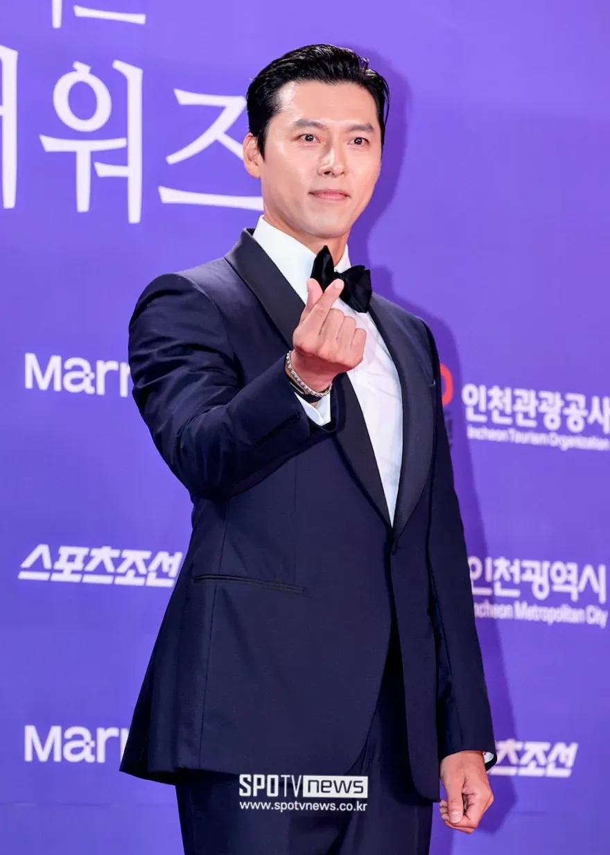 Momen yang diabadikan oleh penggemar Hyun Bin