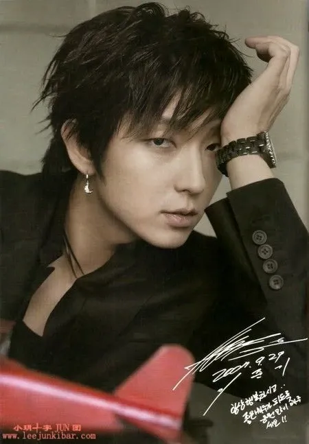 Behind-the-scenes cut of Lee Joongi