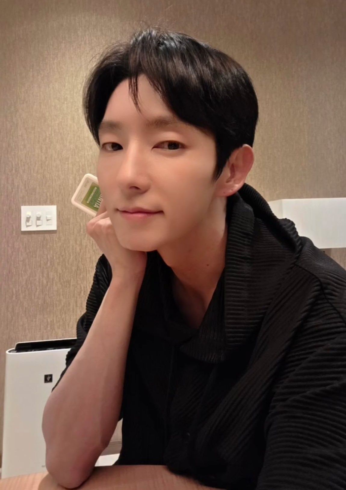 Behind-the-scenes cut of Lee Joongi