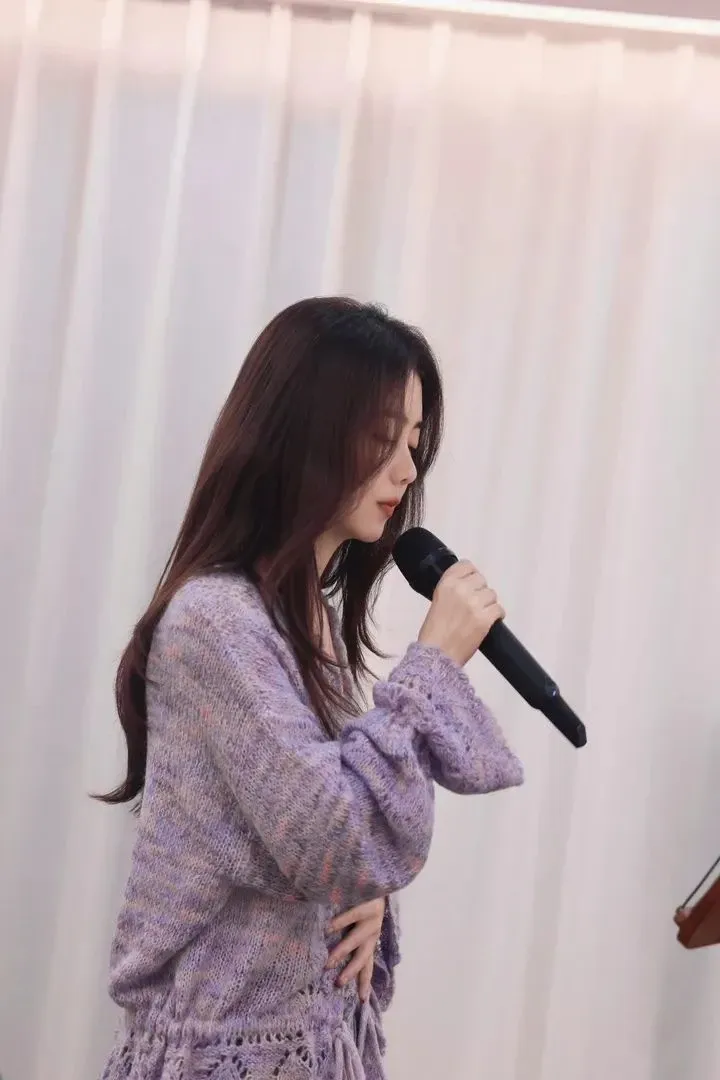 A moment captured by a fan of Tan Song Yun