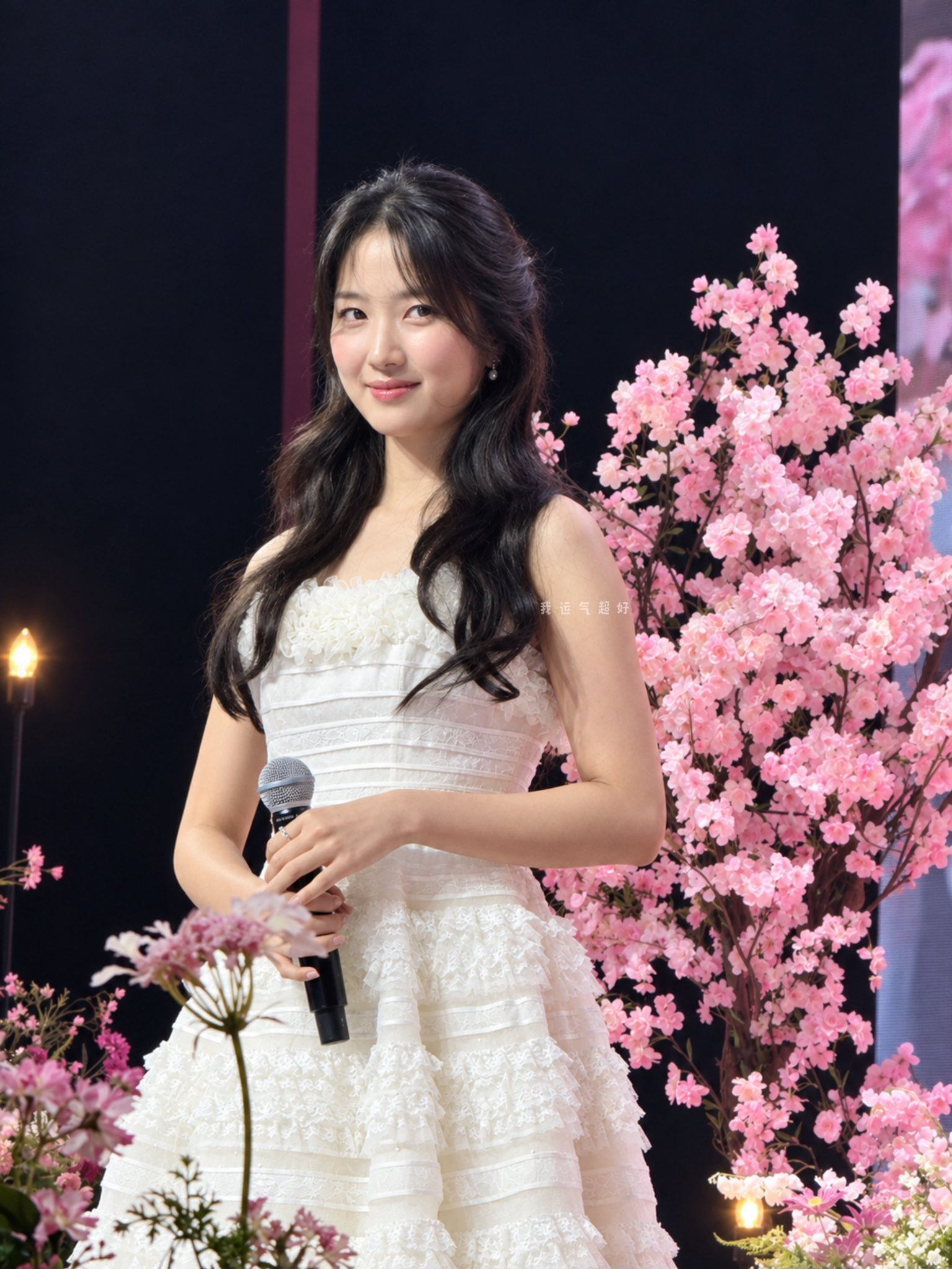 A moment captured by a fan of Kim Hyeyoon