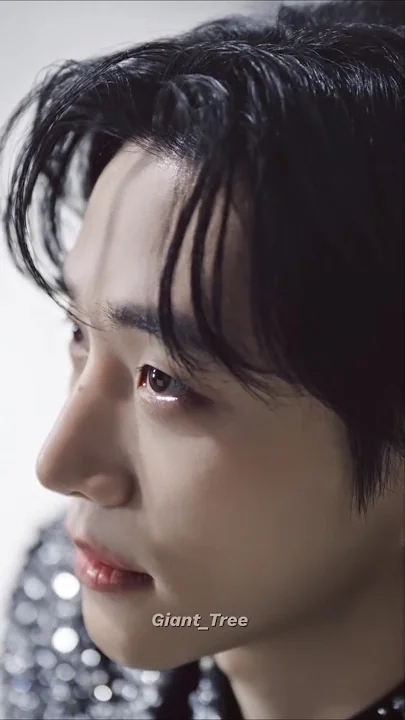 イ・ジュノの最近の活動ショット