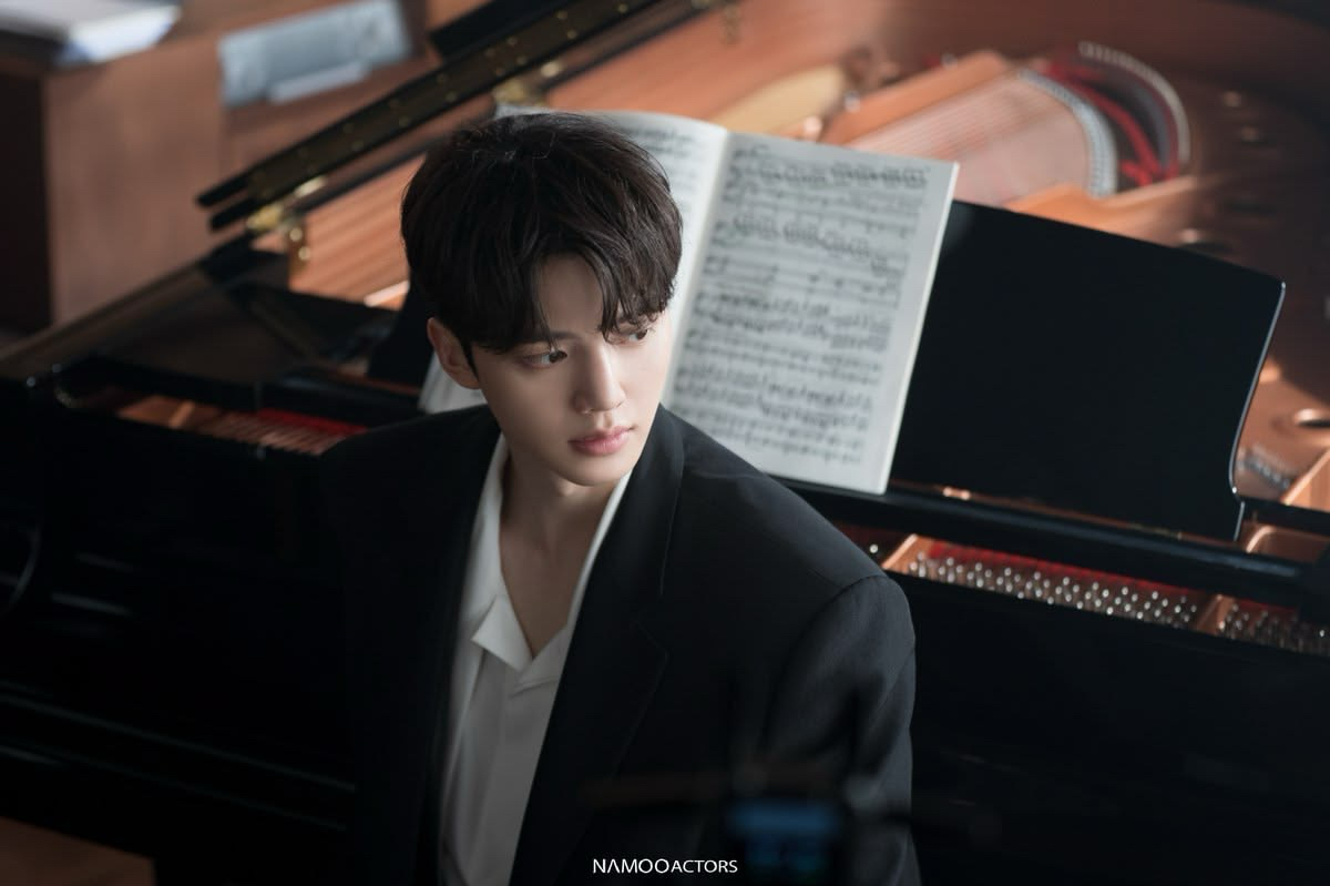 Behind-the-scenes cut of Song Kang