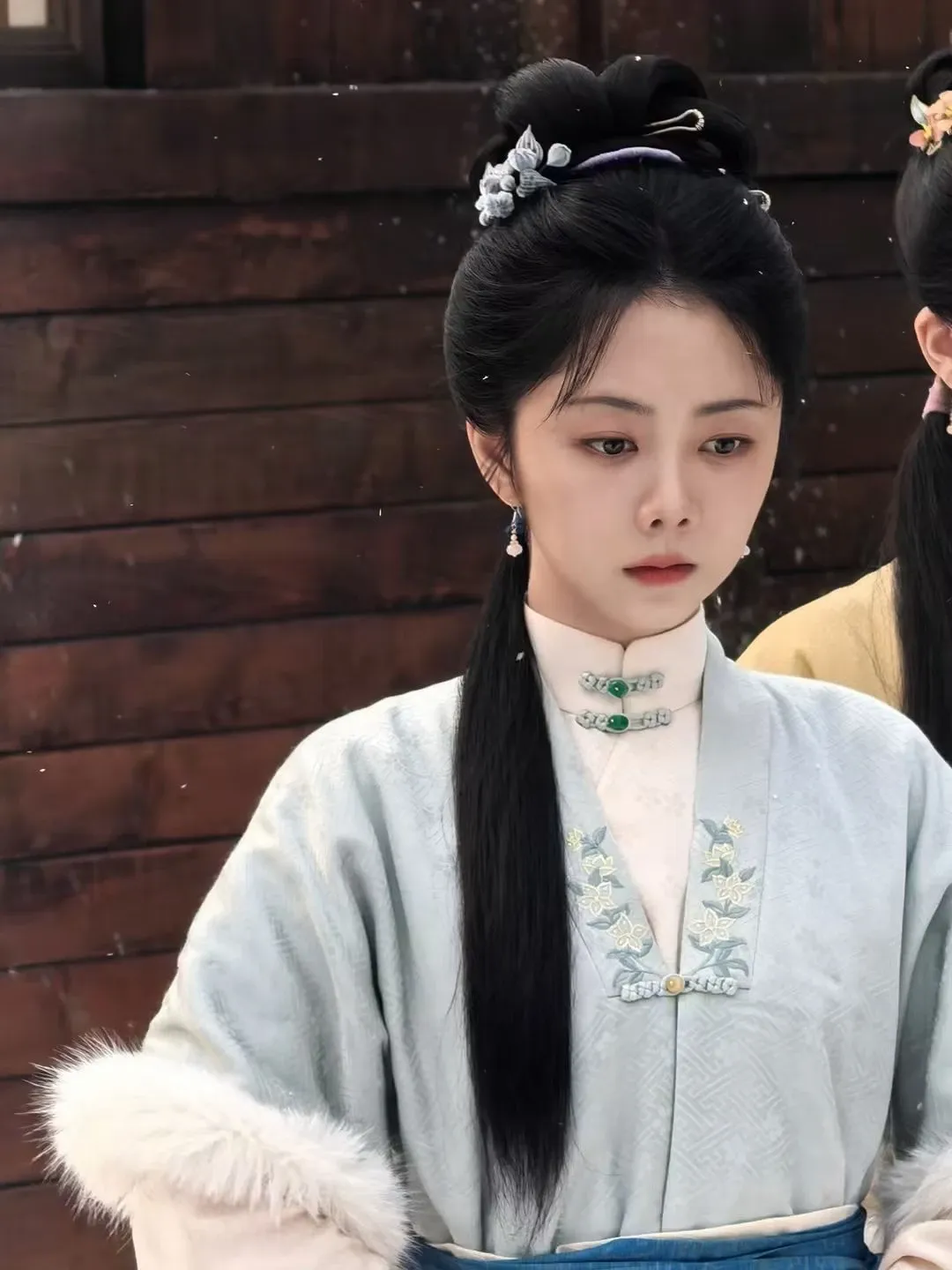 Behind-the-scenes cut of Tan Song Yun