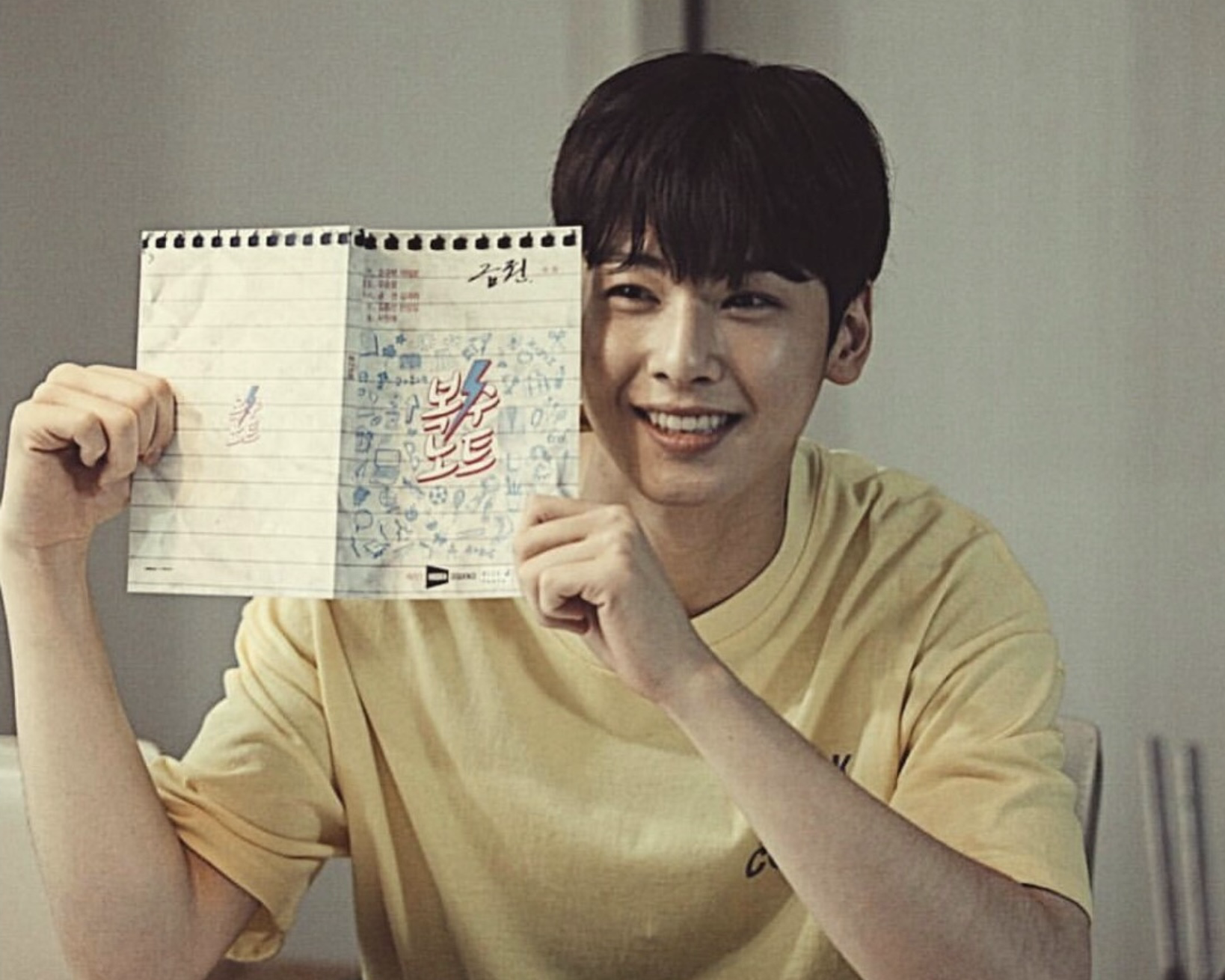 Behind-the-scenes cut of Cha Eunwoo