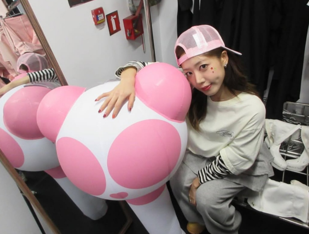 Behind-the-scenes cut of Jung Eunji