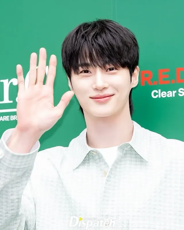 Behind-the-scenes cut of Byeon Wooseok