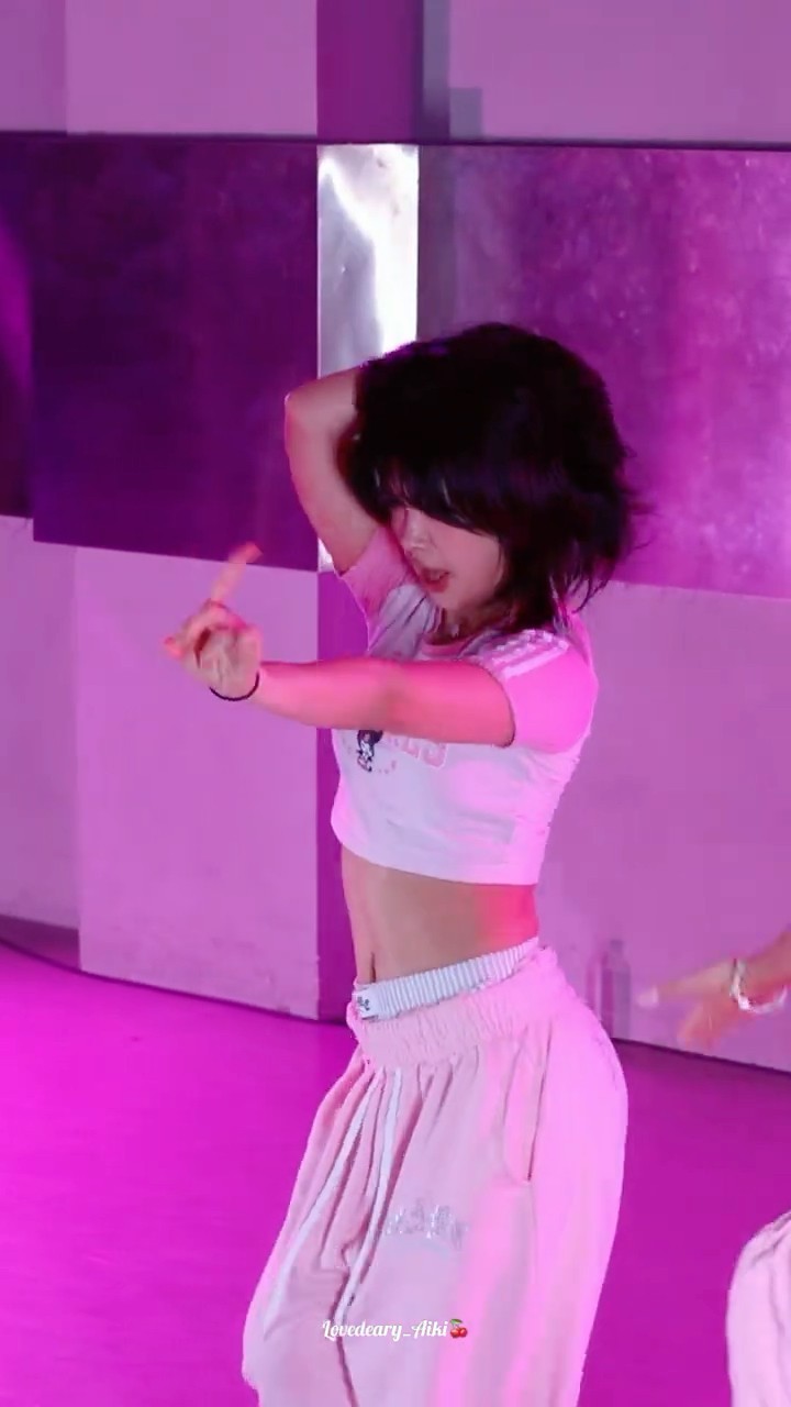 Emotional wallpaper shared by fans for Aiki