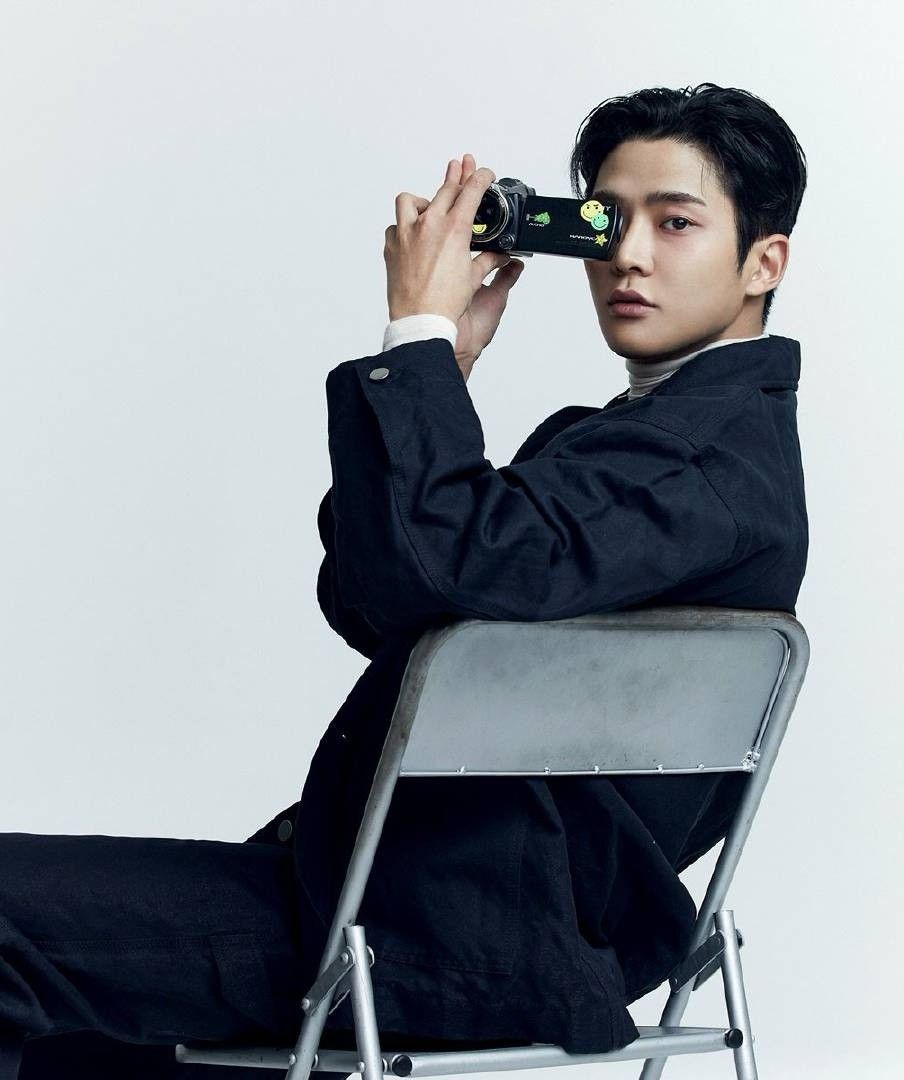 A moment captured by a fan of Rowoon