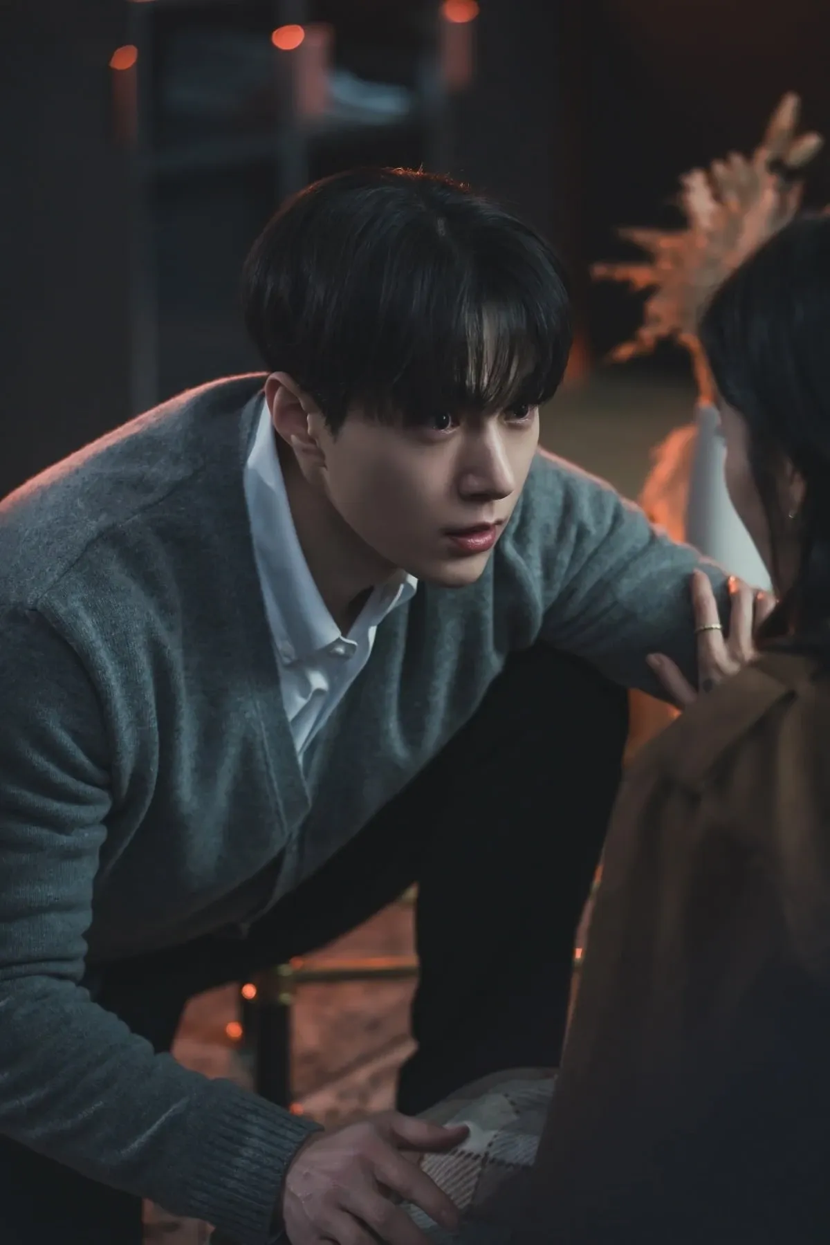 Behind-the-scenes cut of Kim Myungsoo (L)
