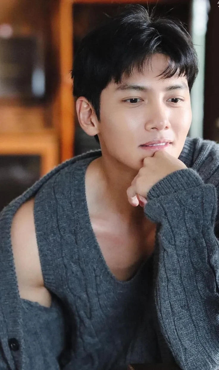 Today's popular wallpaper in Ji Changwook community