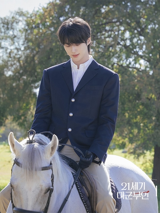 Behind-the-scenes cut of Byeon Wooseok