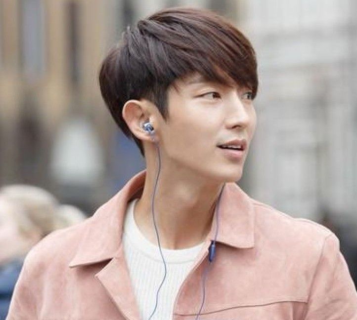 A moment captured by a fan of Lee Joongi