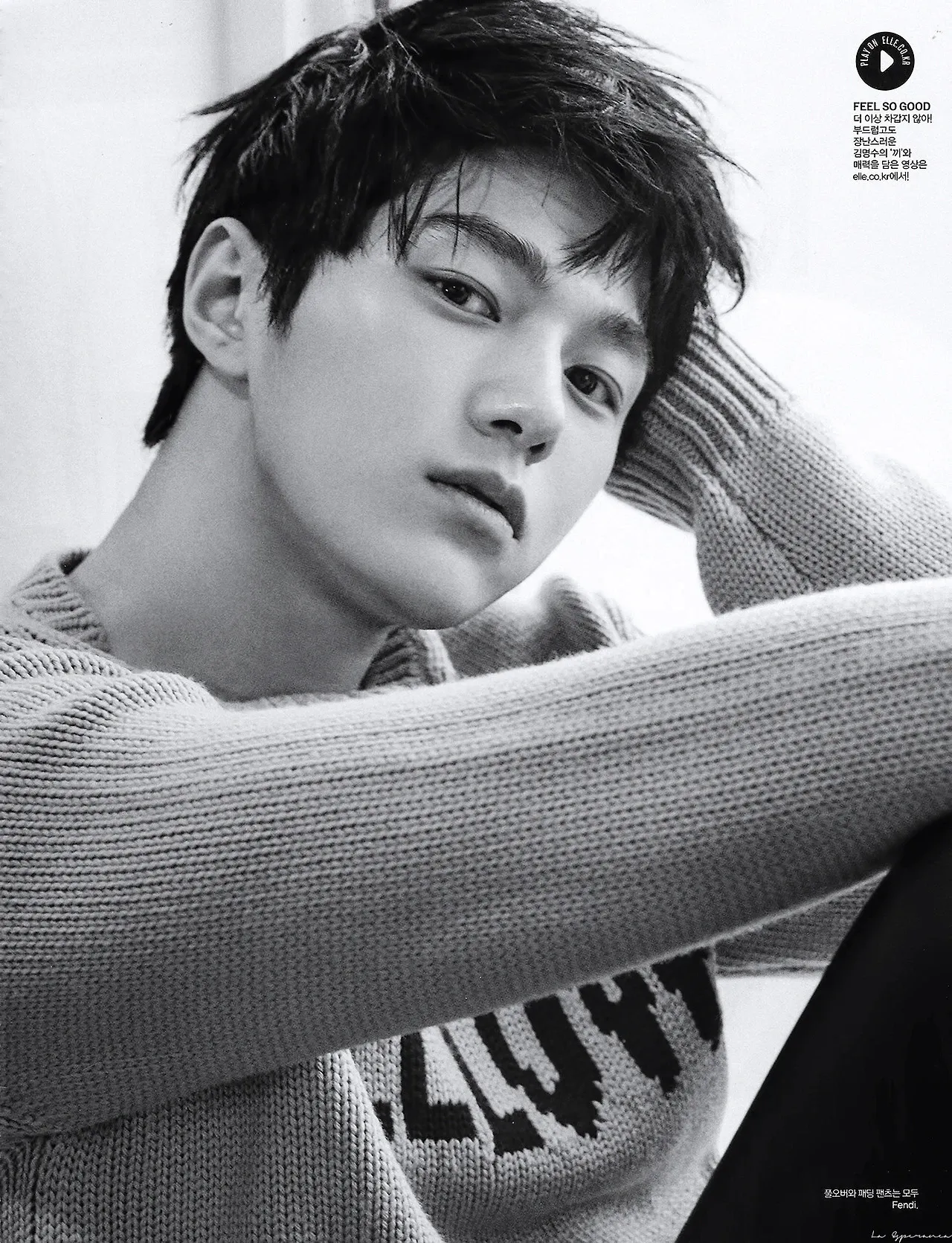 A moment captured by a fan of Kim Myungsoo (L)
