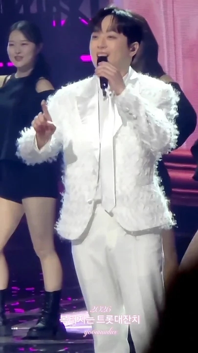 Special wallpaper made by Lee Chanwon's fans