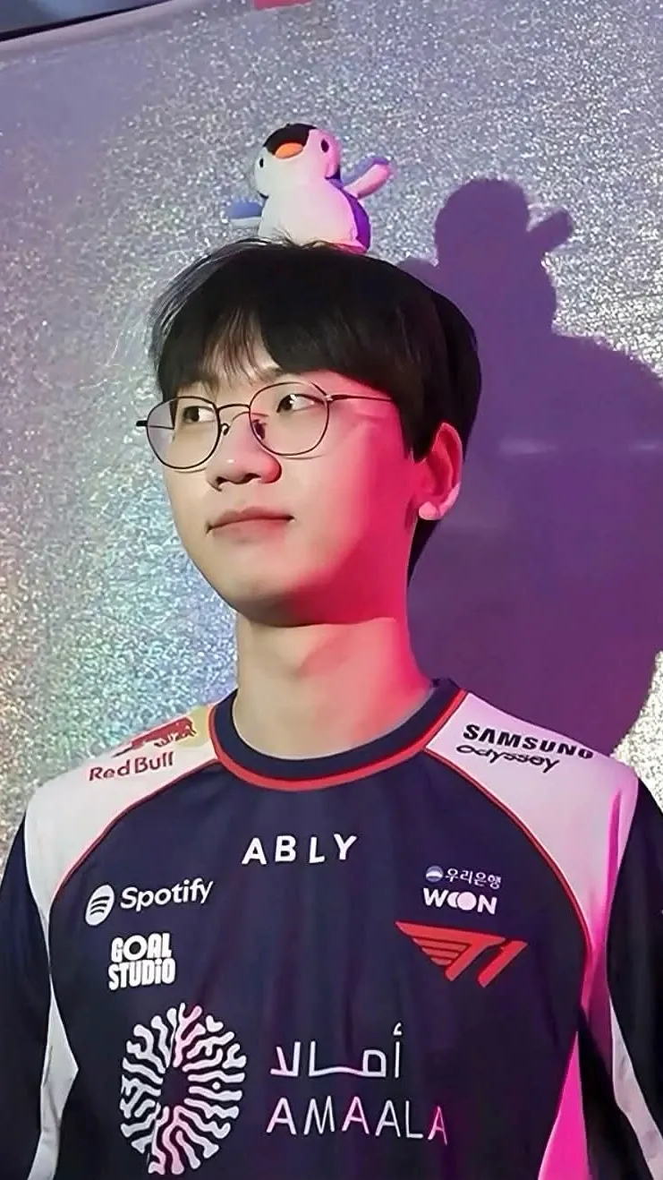 Special wallpaper made by Doran's fans