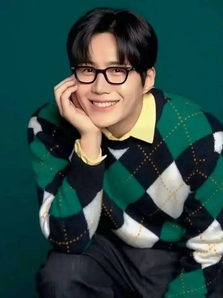 Foto kegiatan terbaru dari Kim Seonho
