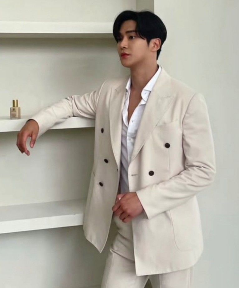 Foto kegiatan terbaru dari Rowoon