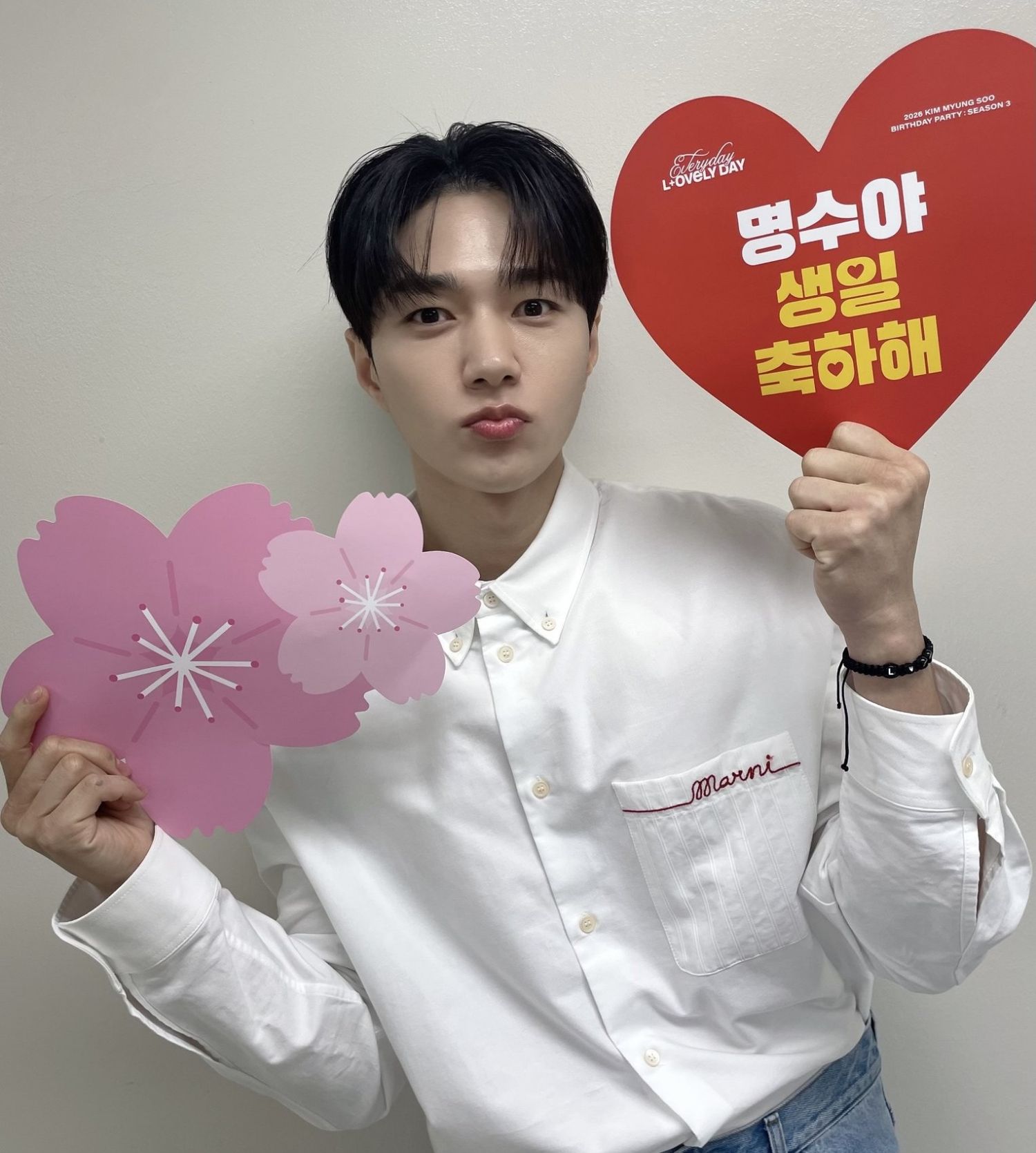 Latest photo of Kim Myungsoo (L)