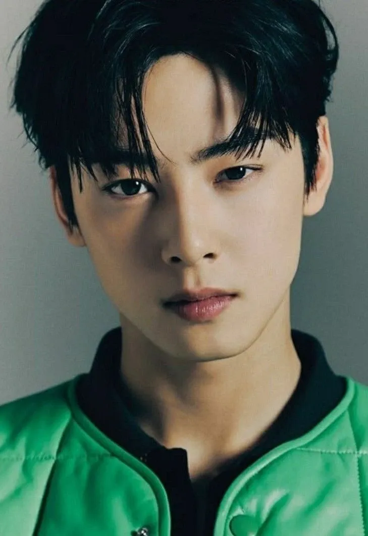 Latest photo of Cha Eunwoo