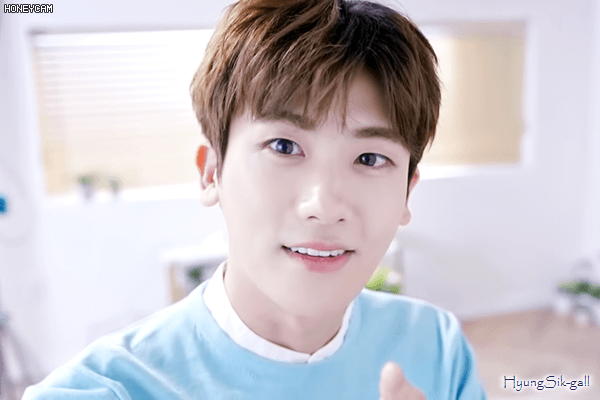 粉丝拍下的朴炯植瞬间