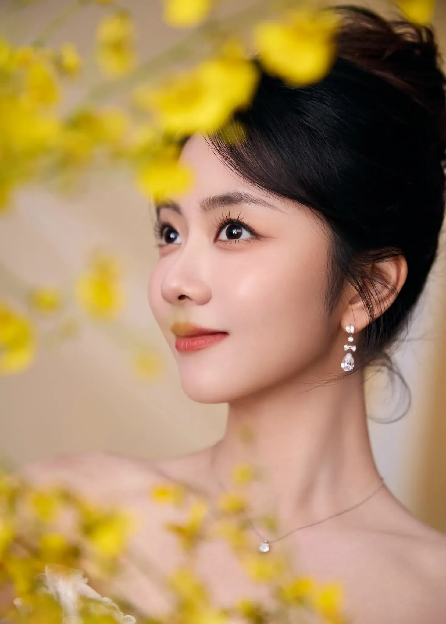 Behind-the-scenes cut of Tan Song Yun