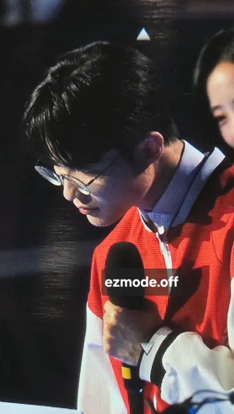 Special wallpaper made by Faker's fans