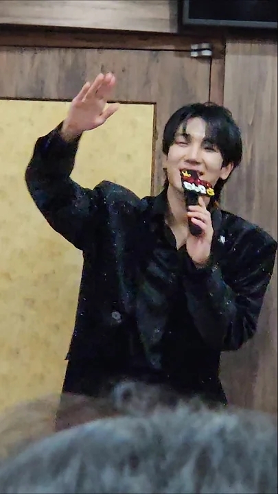 Emotional wallpaper shared by fans for Choi Sooho