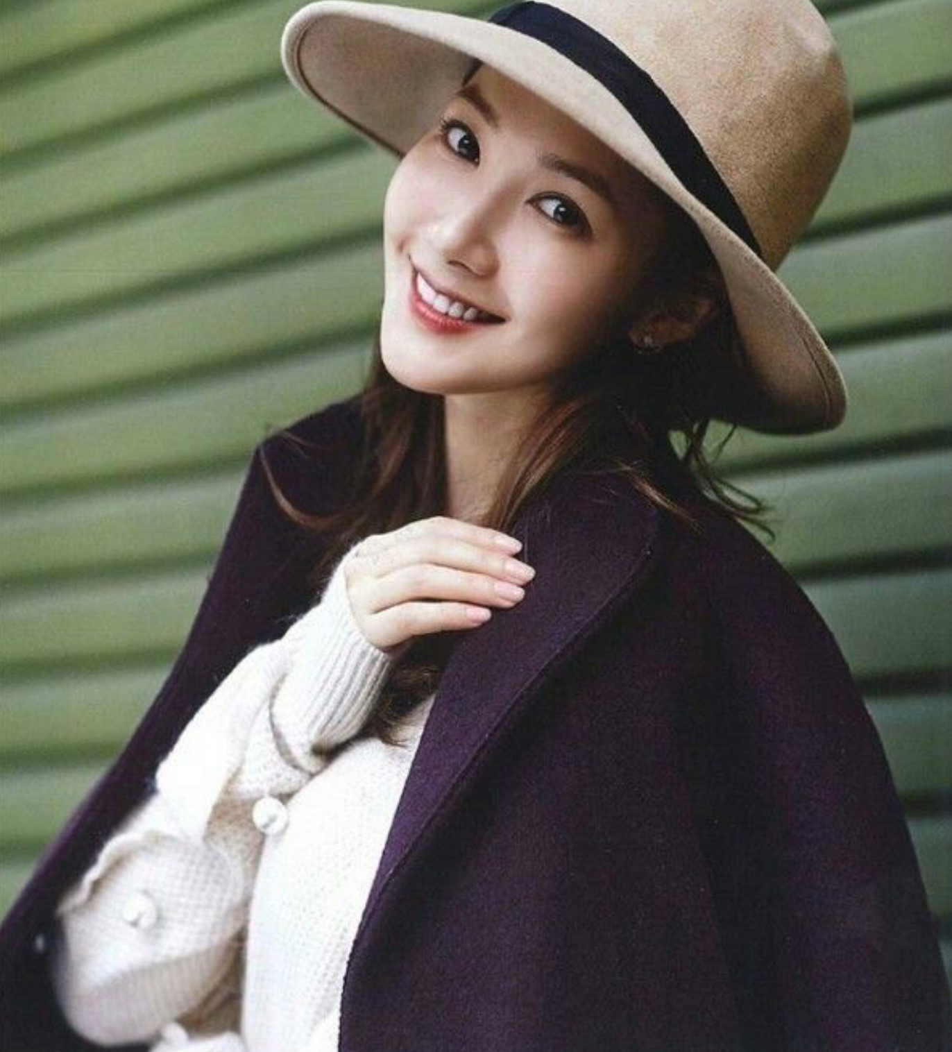 Behind-the-scenes cut of Park Minyoung